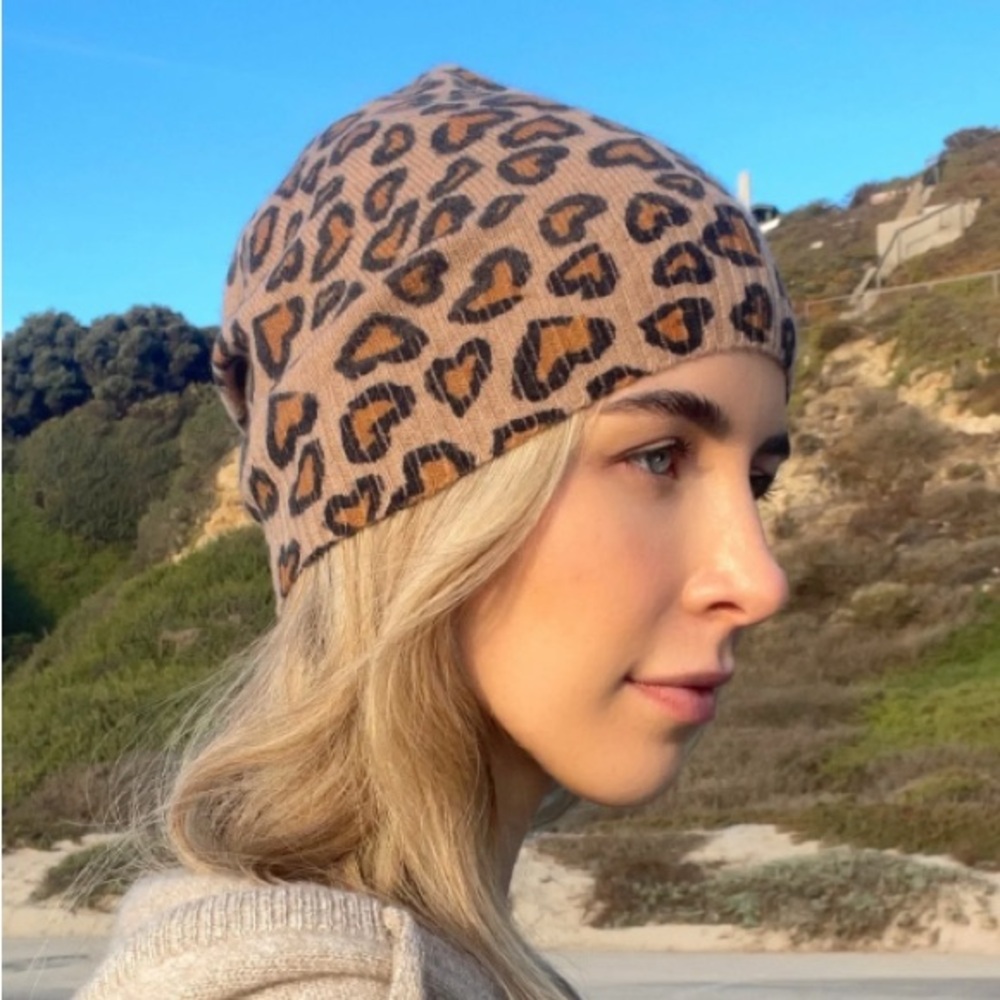 27 MILES Leopard Cashmere Beanie in Jungle - Picture 3 of 3